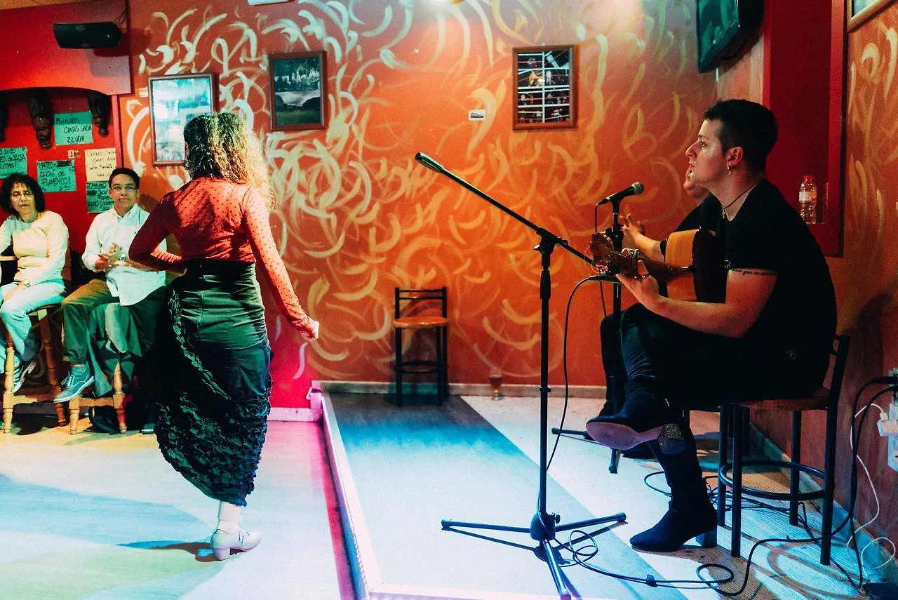 Black Swan Hostel Барселона 0*,  Испания